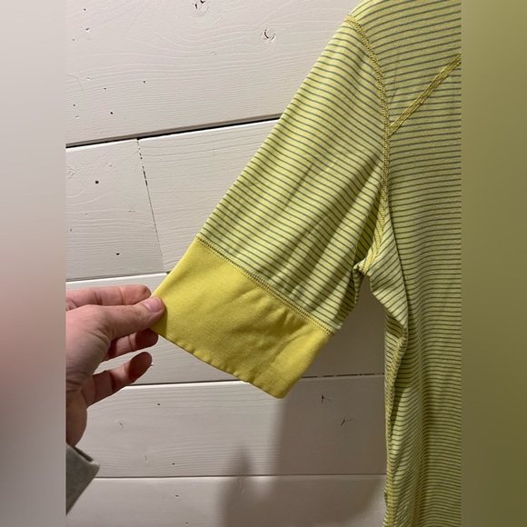 Marmot Yellow Striped Performance Top – Size L💛 - Picture 5 of 8